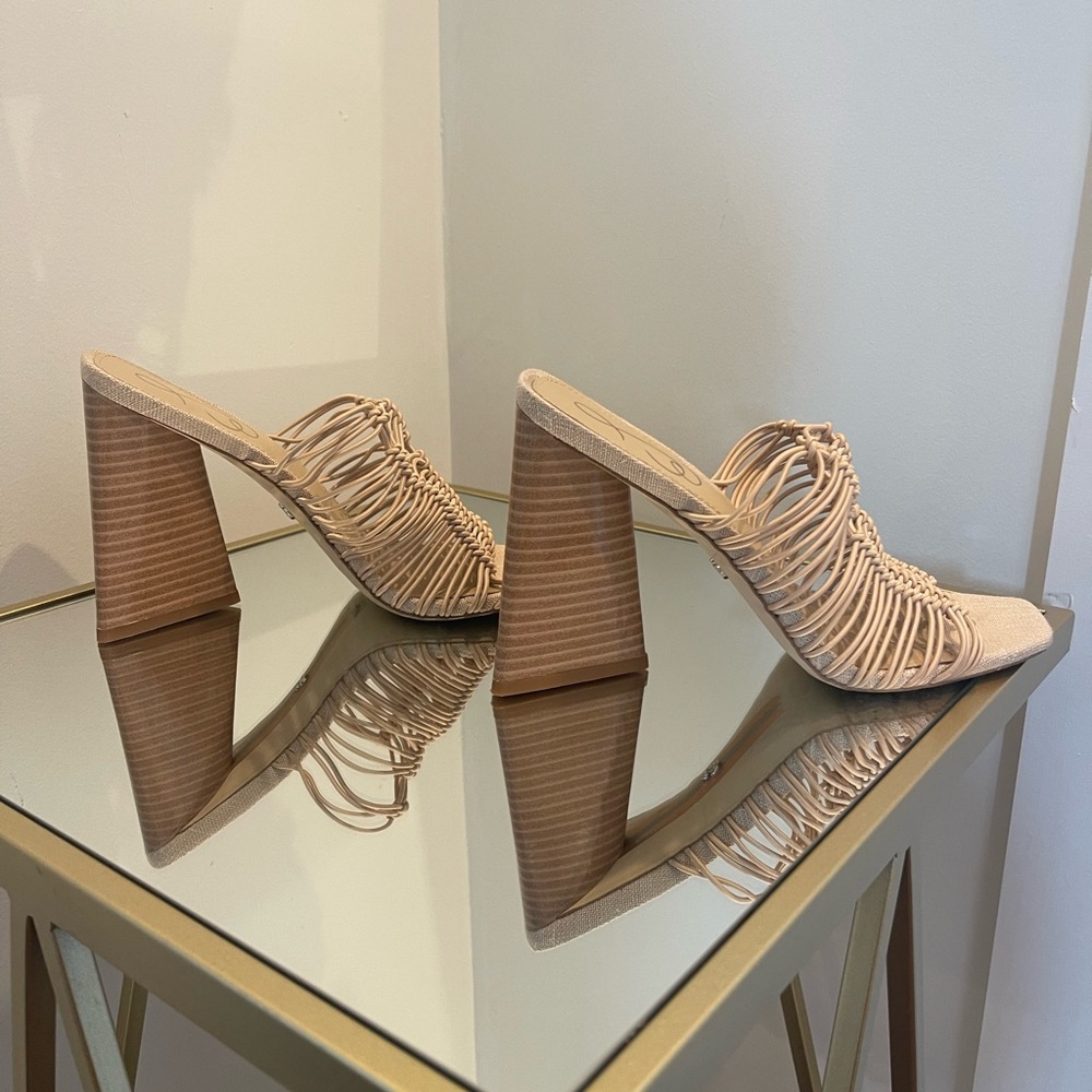 Like New Sam Edelman! - Picture 3 of 6